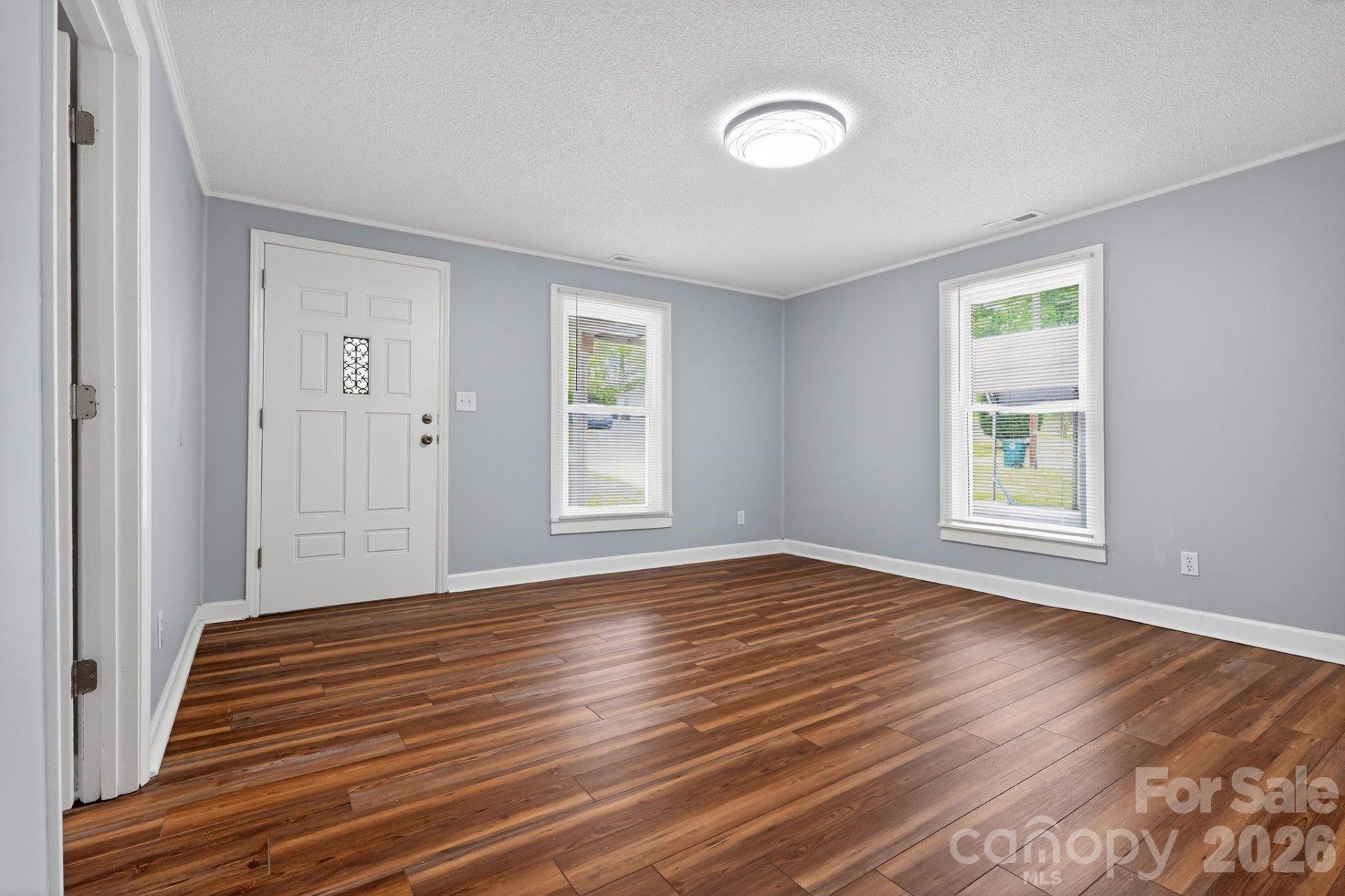 801 Woodlawn Avenue - Photo 3