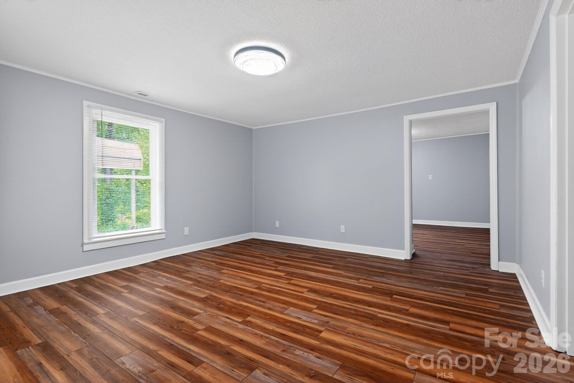 801 Woodlawn Avenue - Photo 4