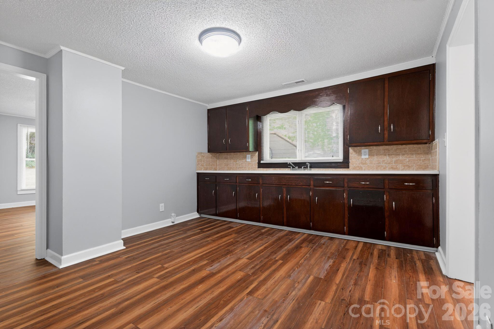 801 Woodlawn Avenue - Photo 5