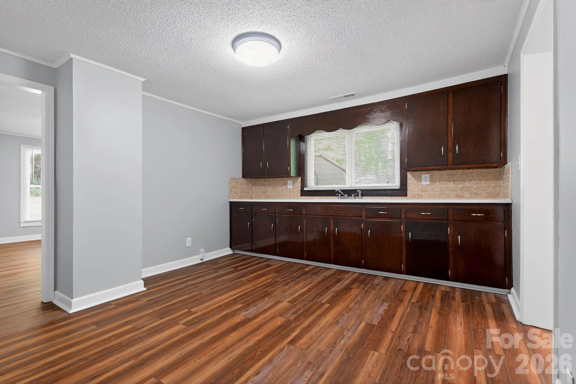 801 Woodlawn Avenue - Photo 5