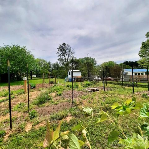 604 Substation Street, Hendersonville, NC, 28792