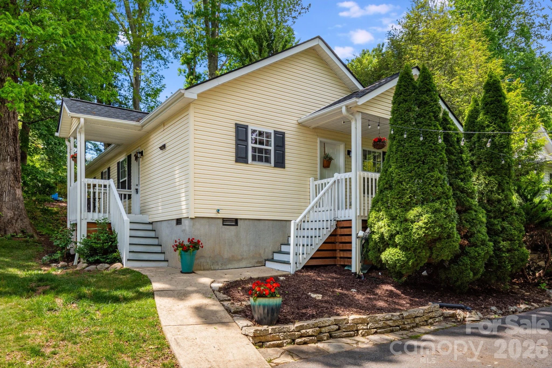 112 Shadowlawn Drive - Photo 2