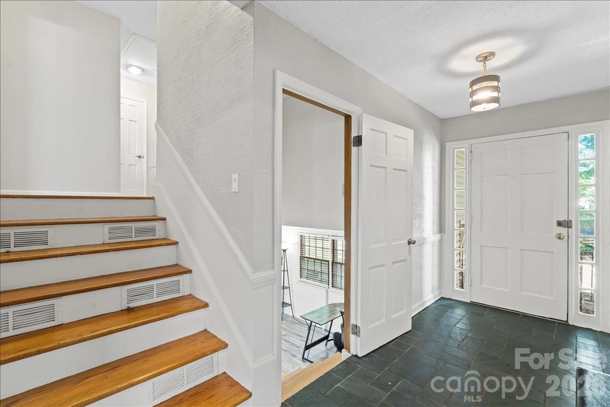 2010 Saratoga Drive #5 - Photo 5