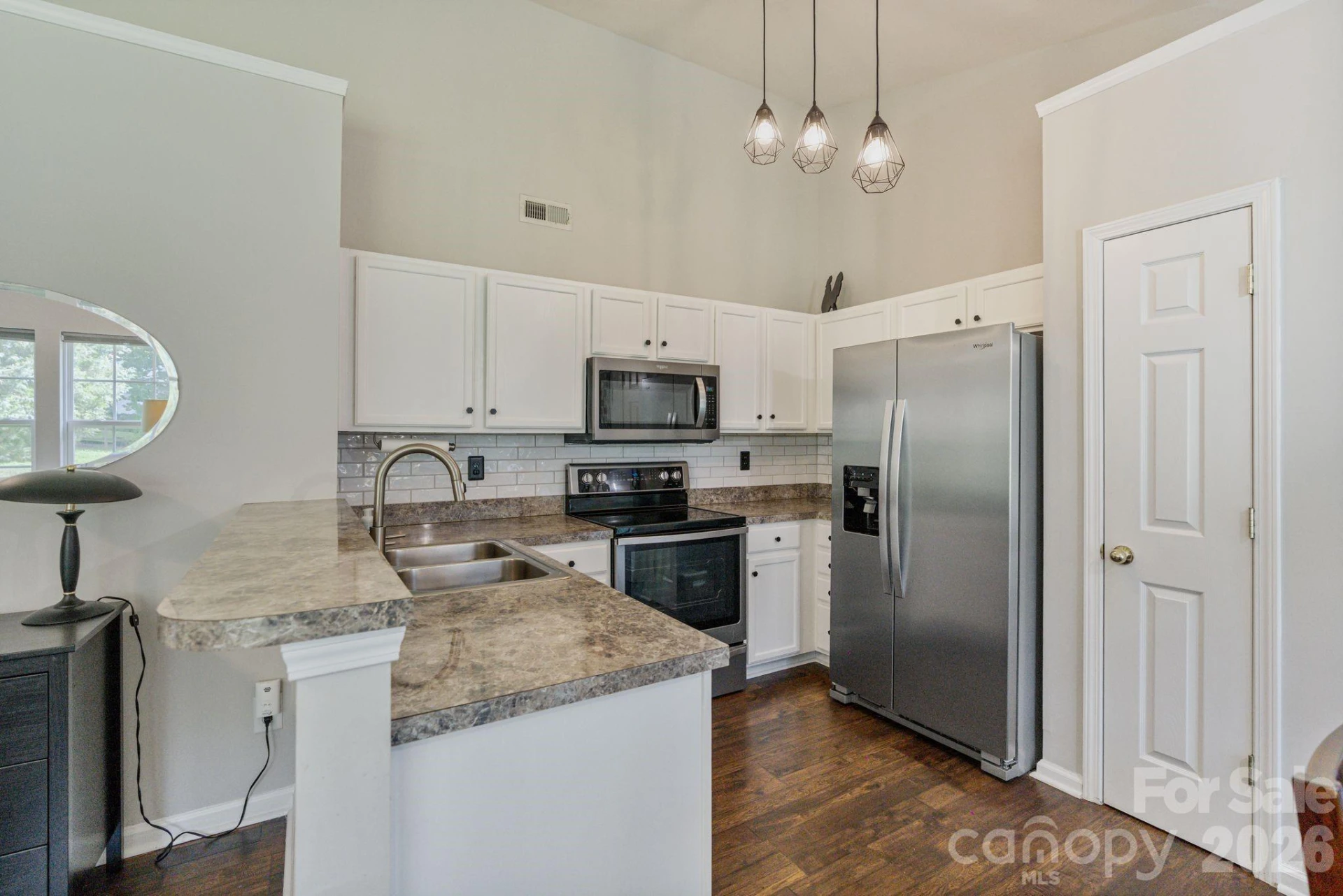 406 Courtland Court - Photo 4