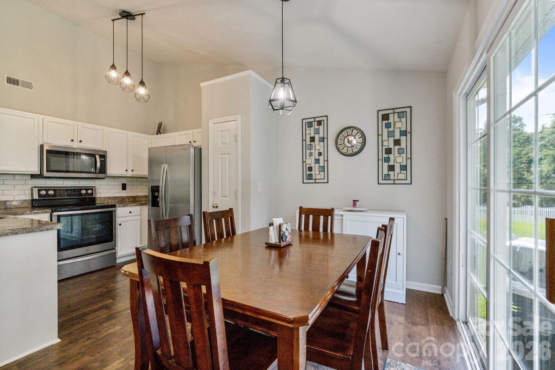 406 Courtland Court - Photo 5