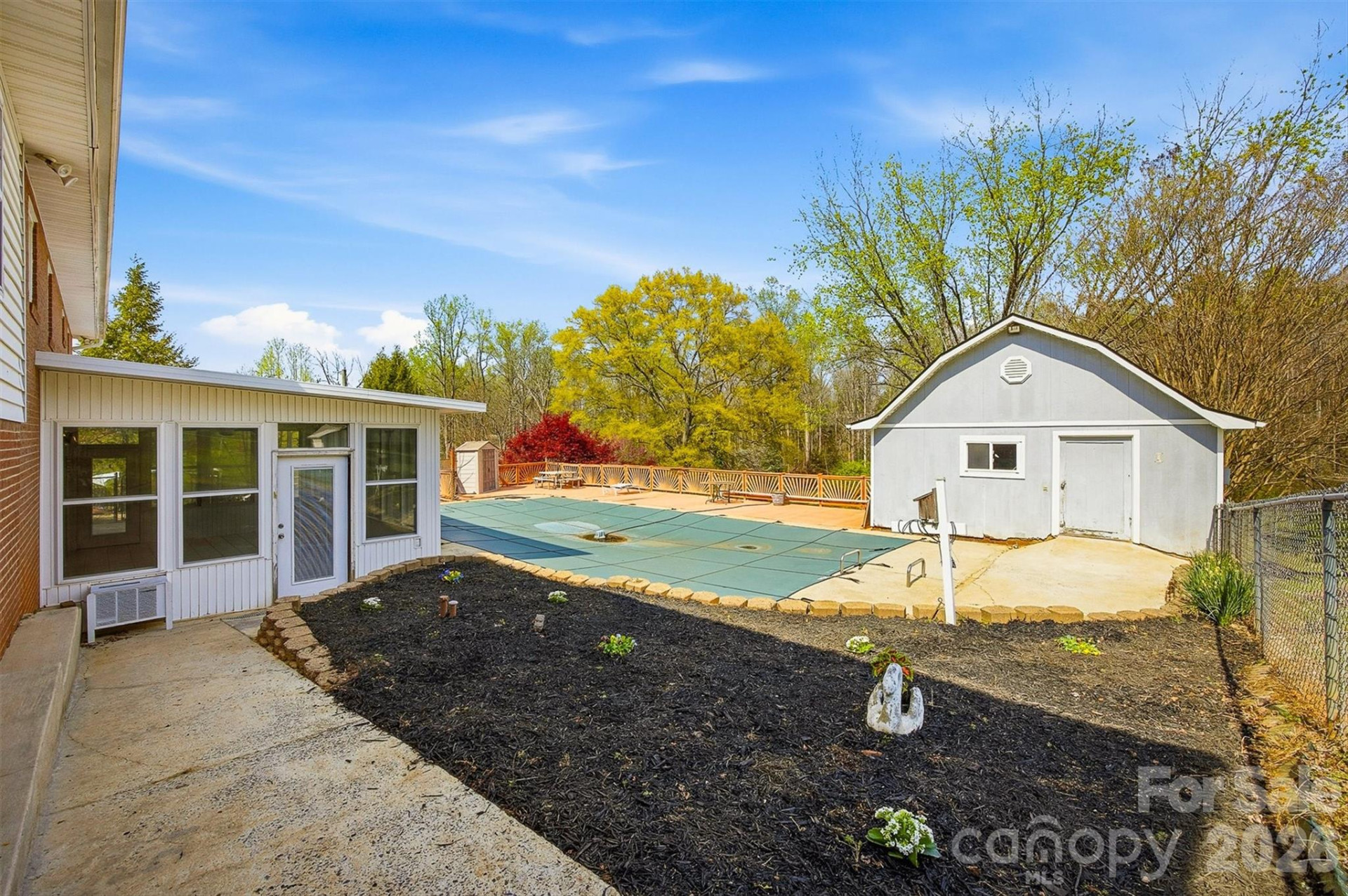 2174 Chester Avenue - Photo 16