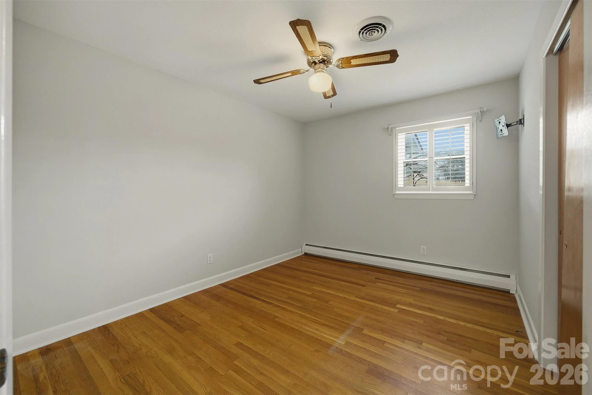 2174 Chester Avenue - Photo 25