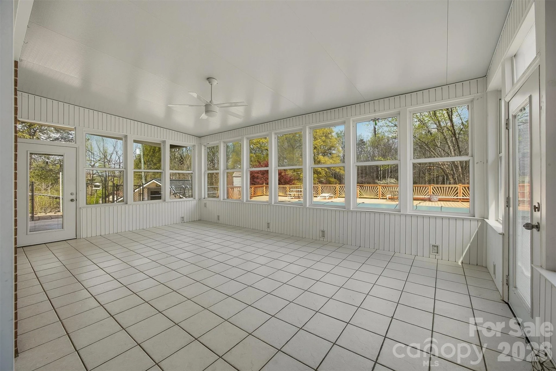 2174 Chester Avenue - Photo 33