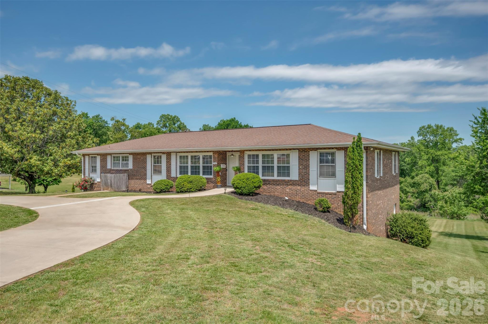 132 Burgin Street - Photo 2