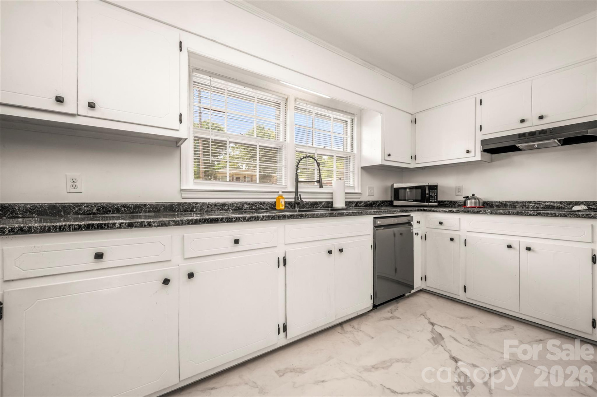 132 Burgin Street - Photo 17
