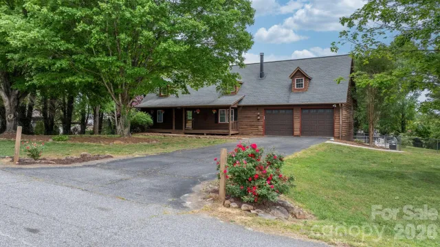 2025 34th Avenue Drive, Hickory, NC, 28601