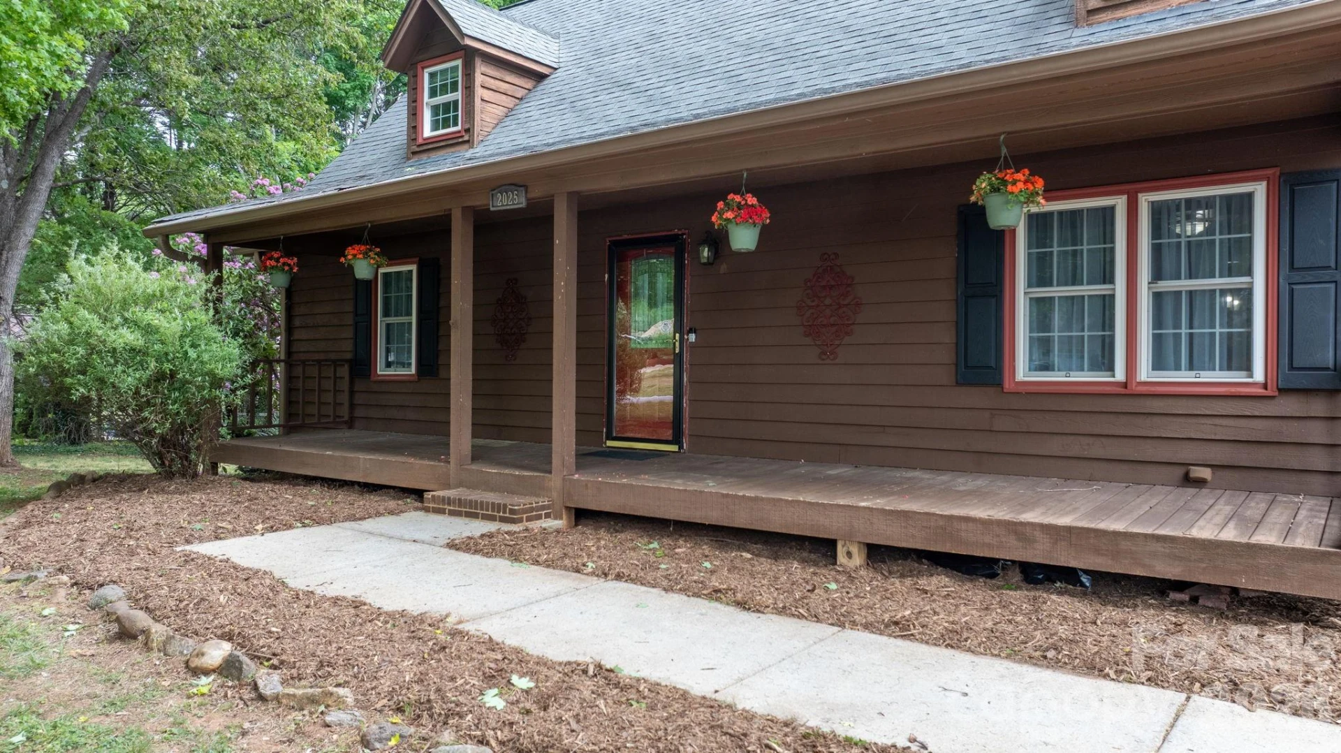 2025 34th Avenue Drive - Photo 4