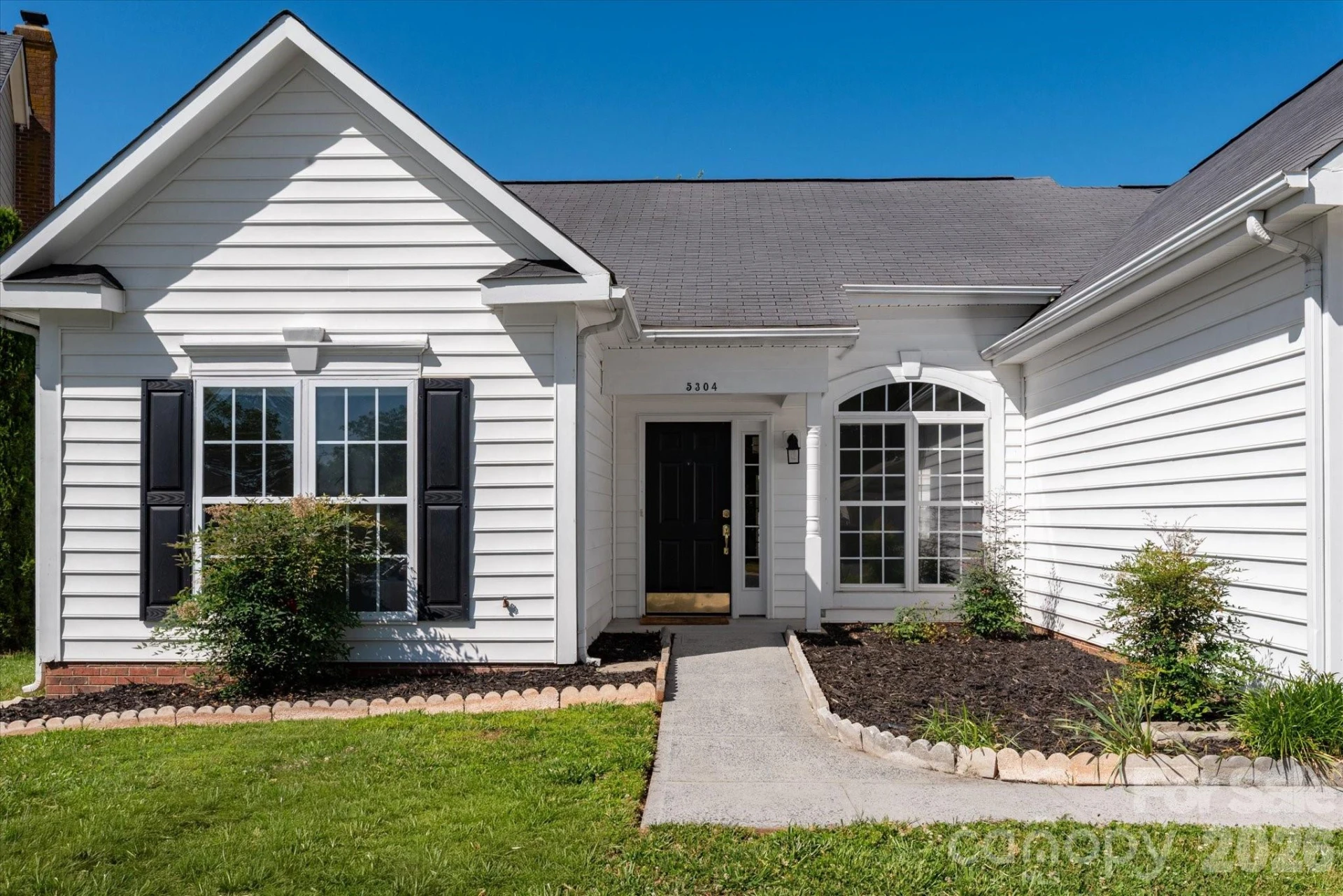 5304 Fennell Street - Photo 2