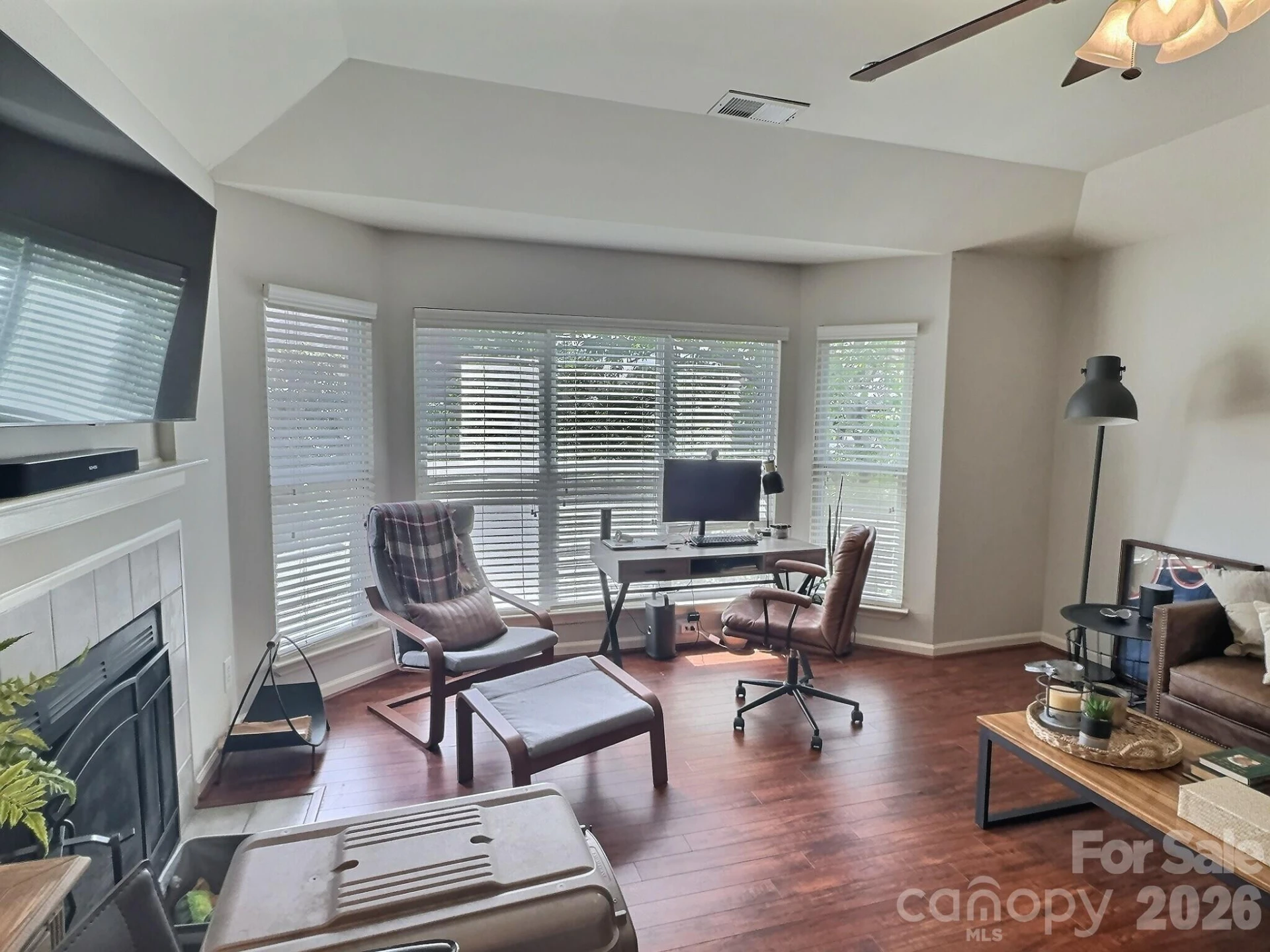 513 Graham Street - Photo 3