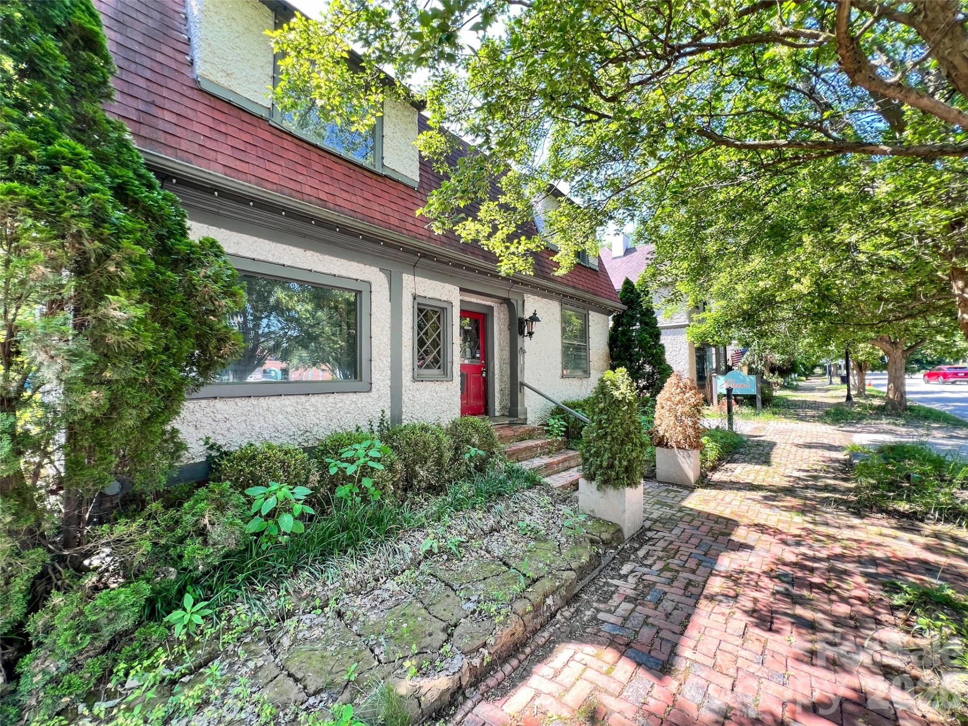 1 Swan Street - Photo 2
