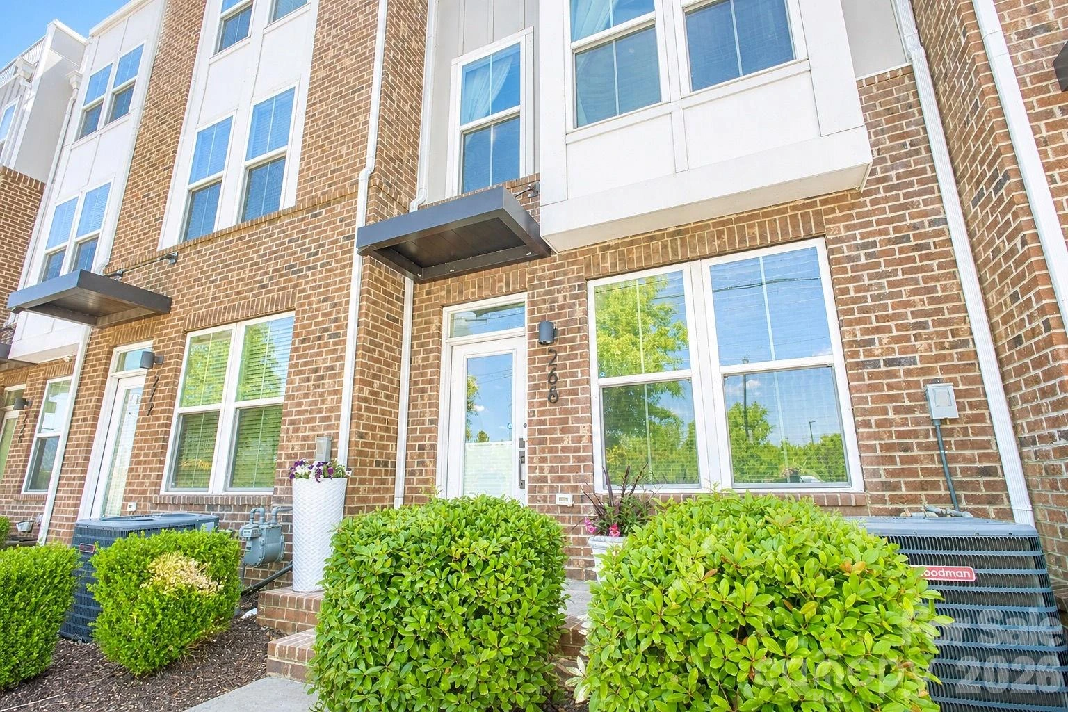 268 Parkwood Avenue - Photo 2