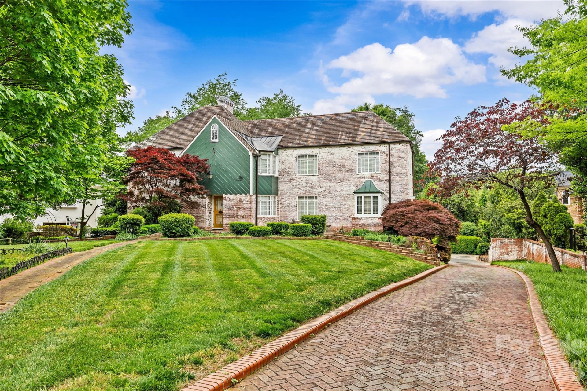1858 Queens Road - Photo 2