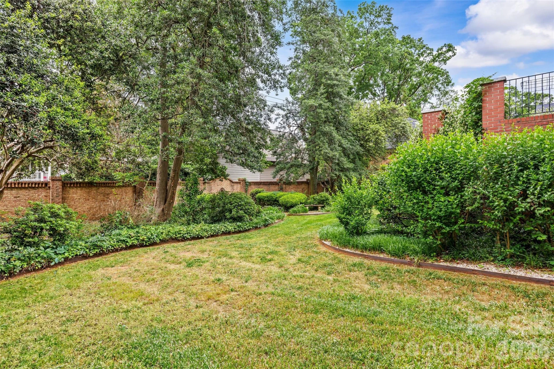 1858 Queens Road - Photo 11