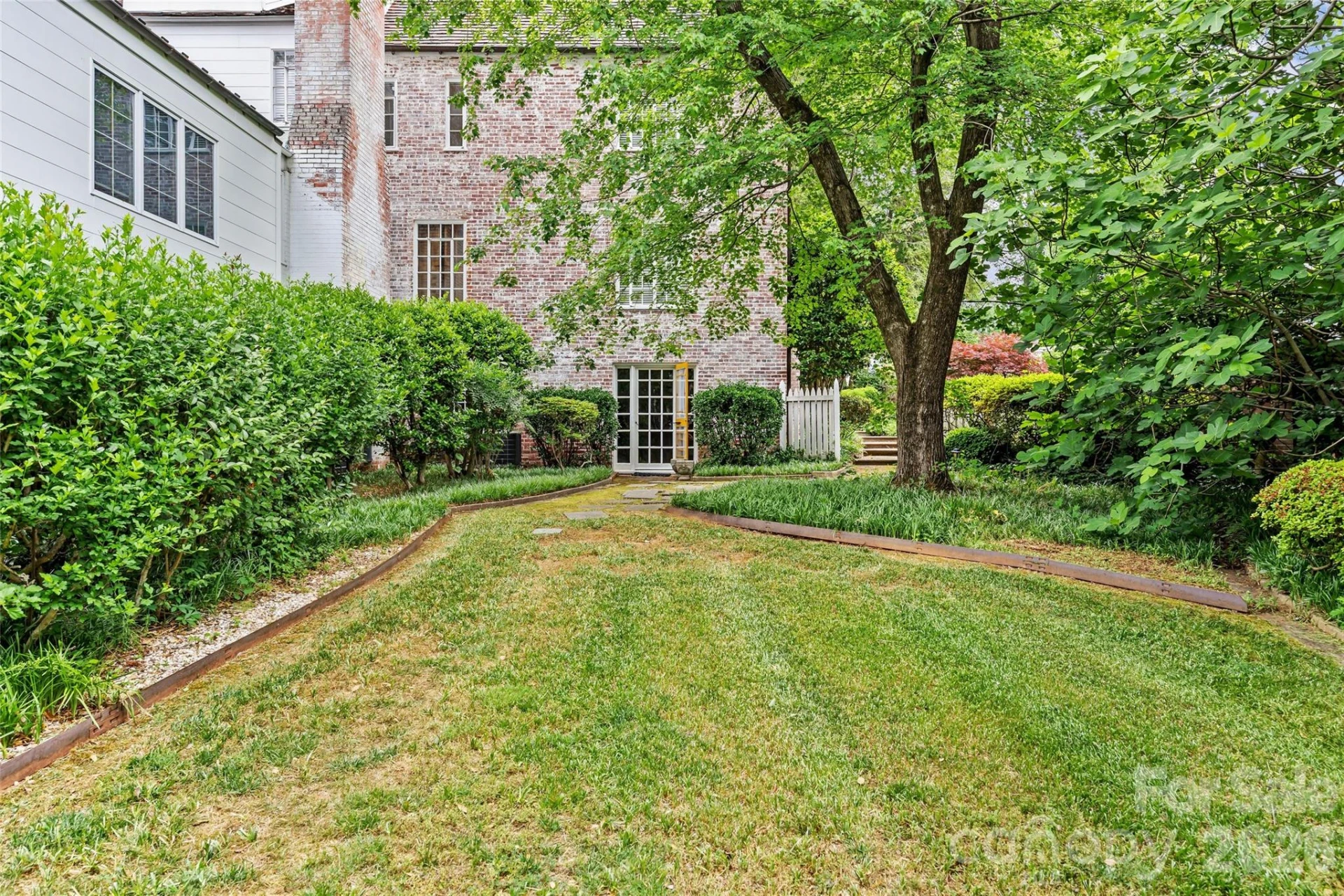1858 Queens Road - Photo 12