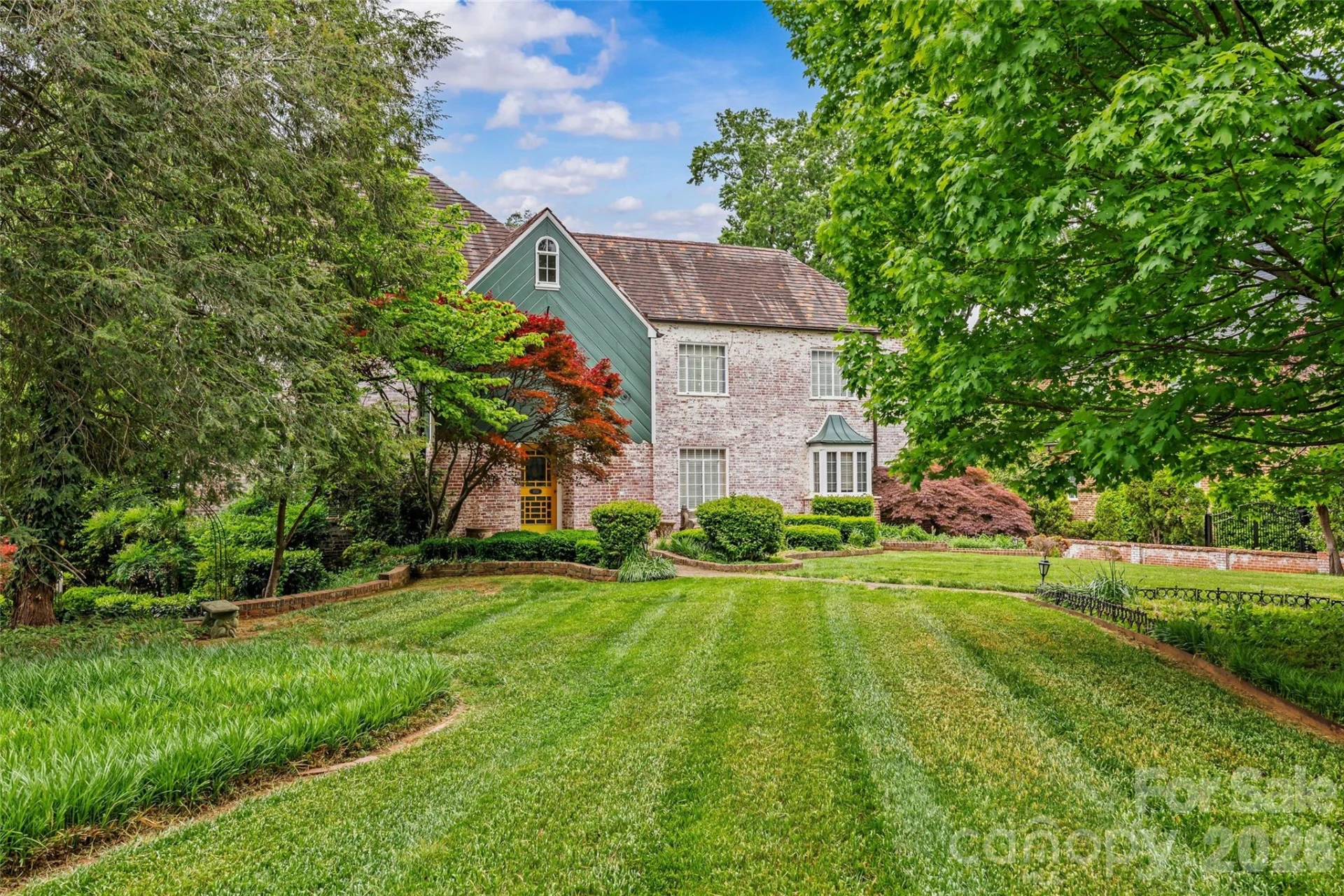 1858 Queens Road - Photo 4