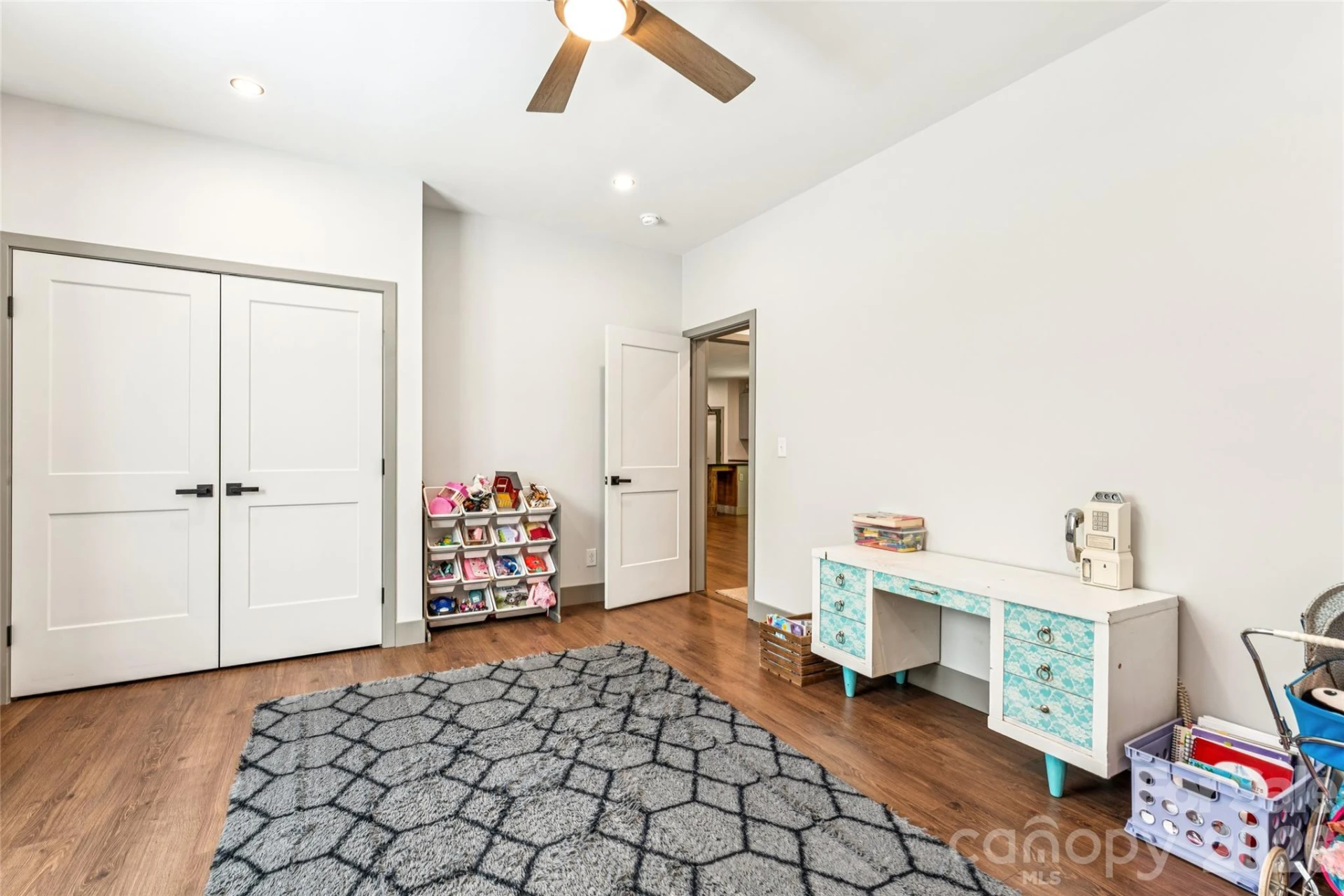 305 Robinson Avenue - Photo 29