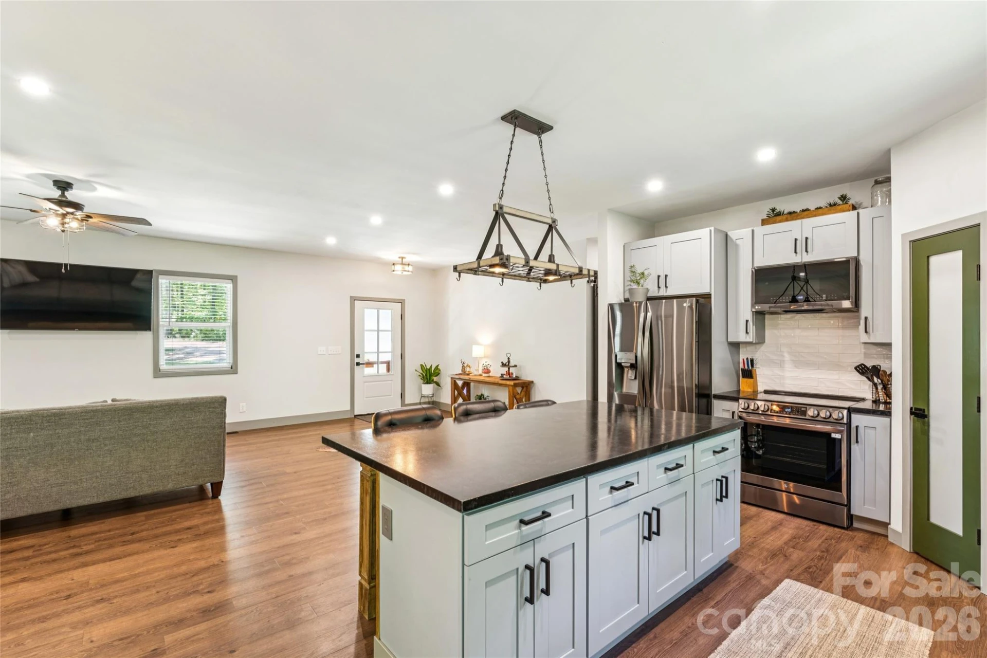 305 Robinson Avenue - Photo 6