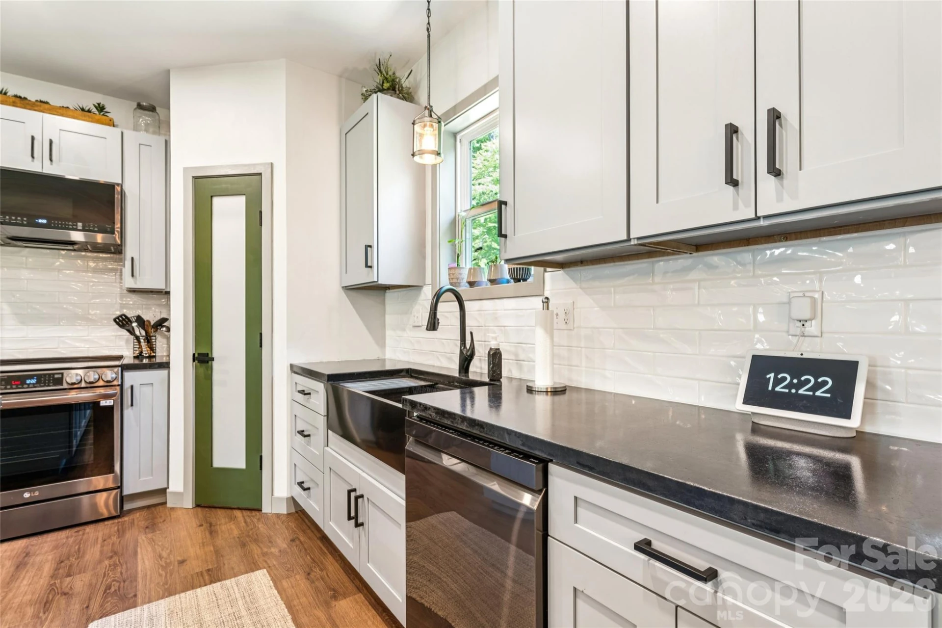 305 Robinson Avenue - Photo 8
