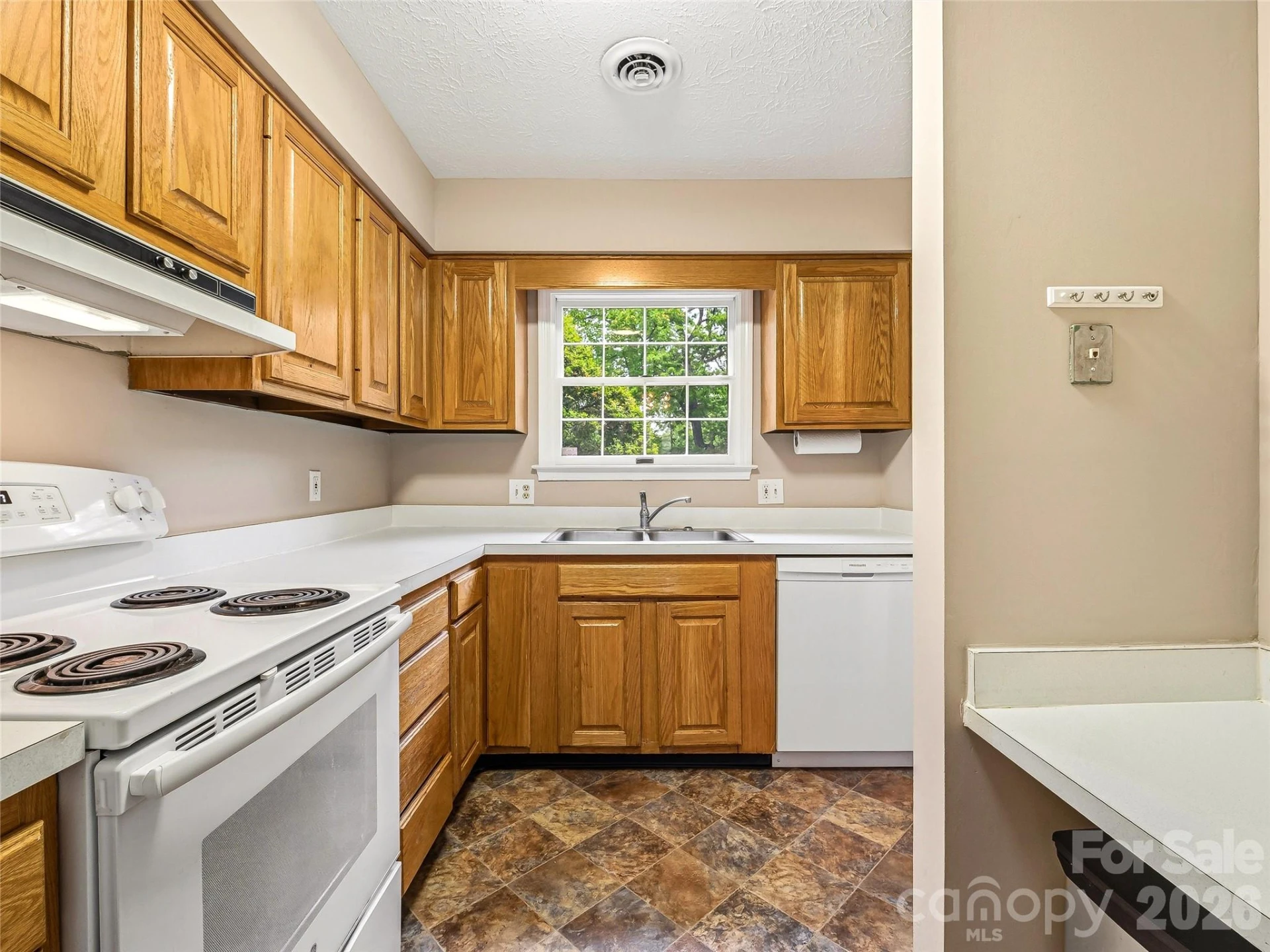 1409 Kensington Road #B6 - Photo 14