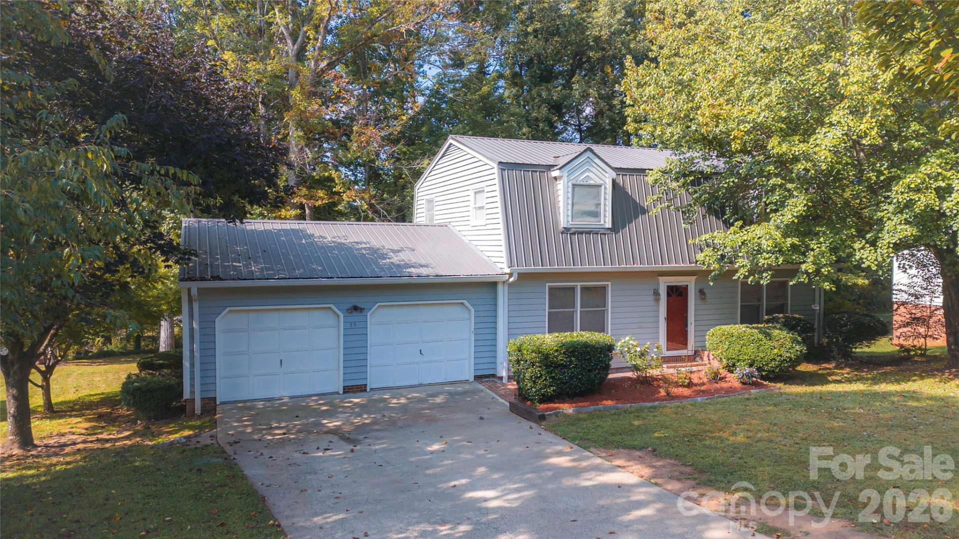 307 Maplewood Drive - Photo 2