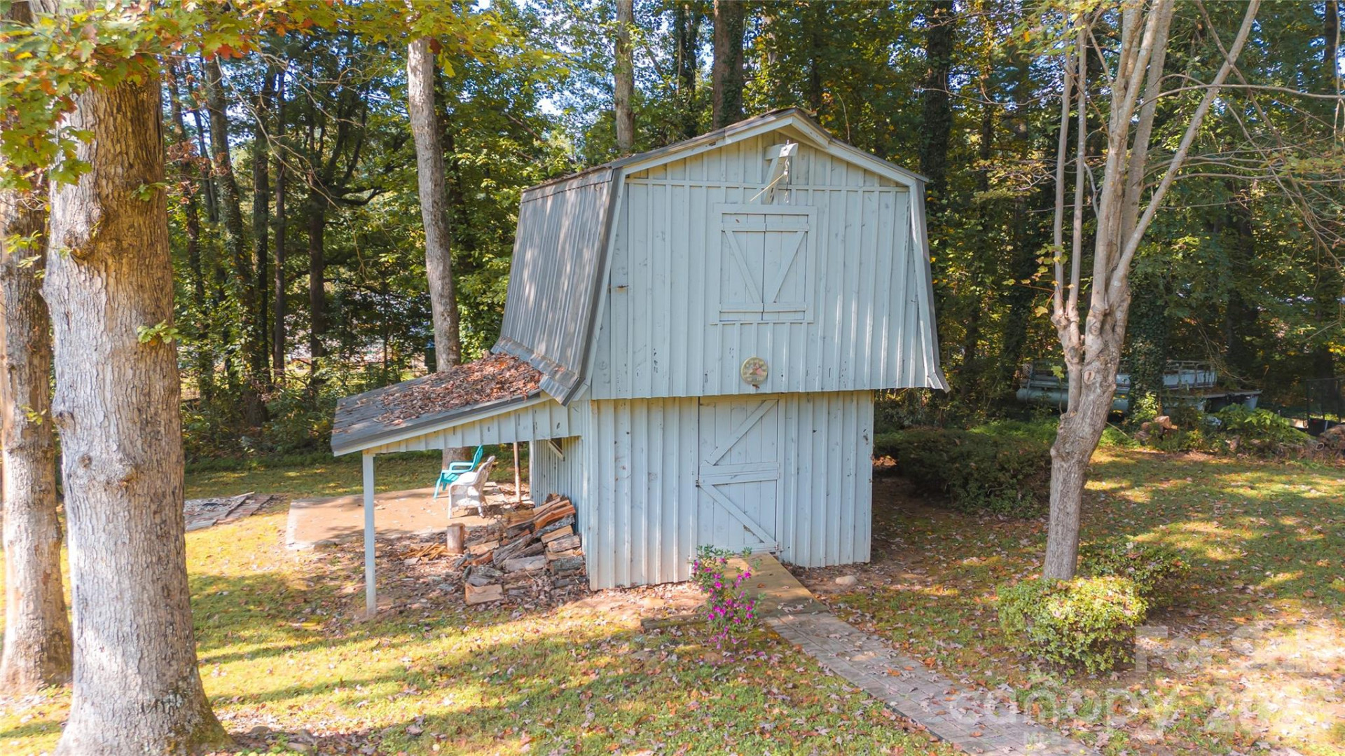 307 Maplewood Drive - Photo 4