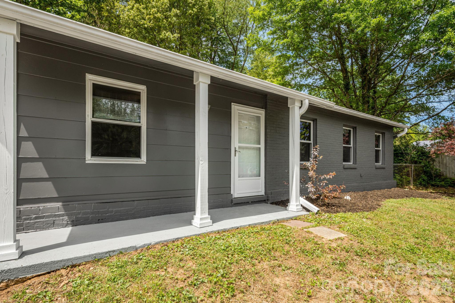 82 Lees Creek Road - Photo 3