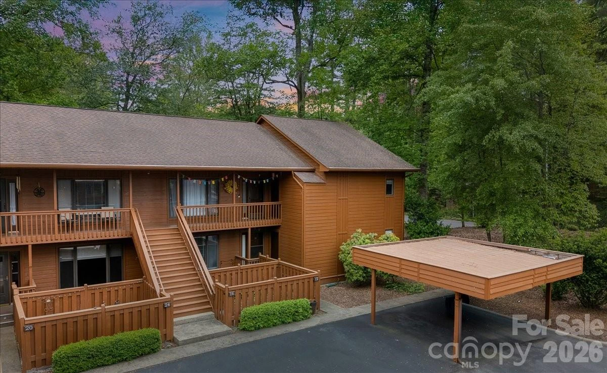 16 Woodsong Lane