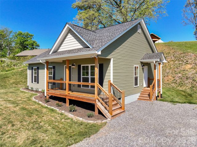 373 Barefoot Ridge, Clyde, NC, 28721