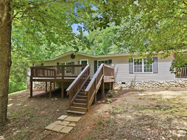 4392 Valley Trail