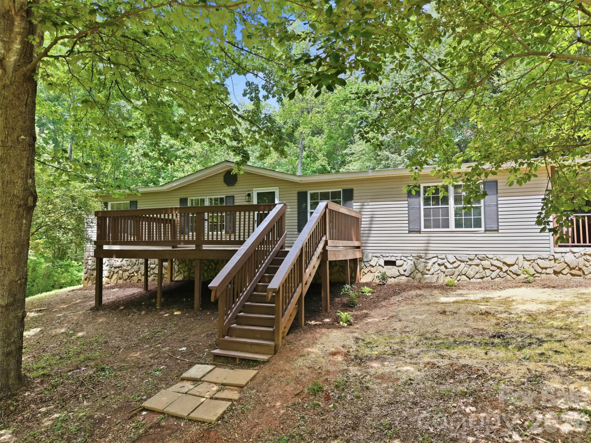 4392 Valley Trail