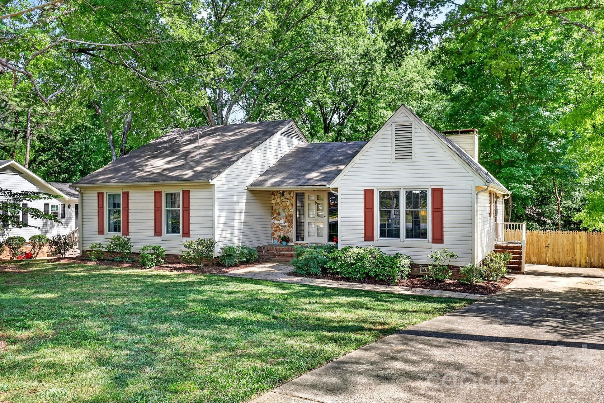 6111 Patrick Place - Photo 3