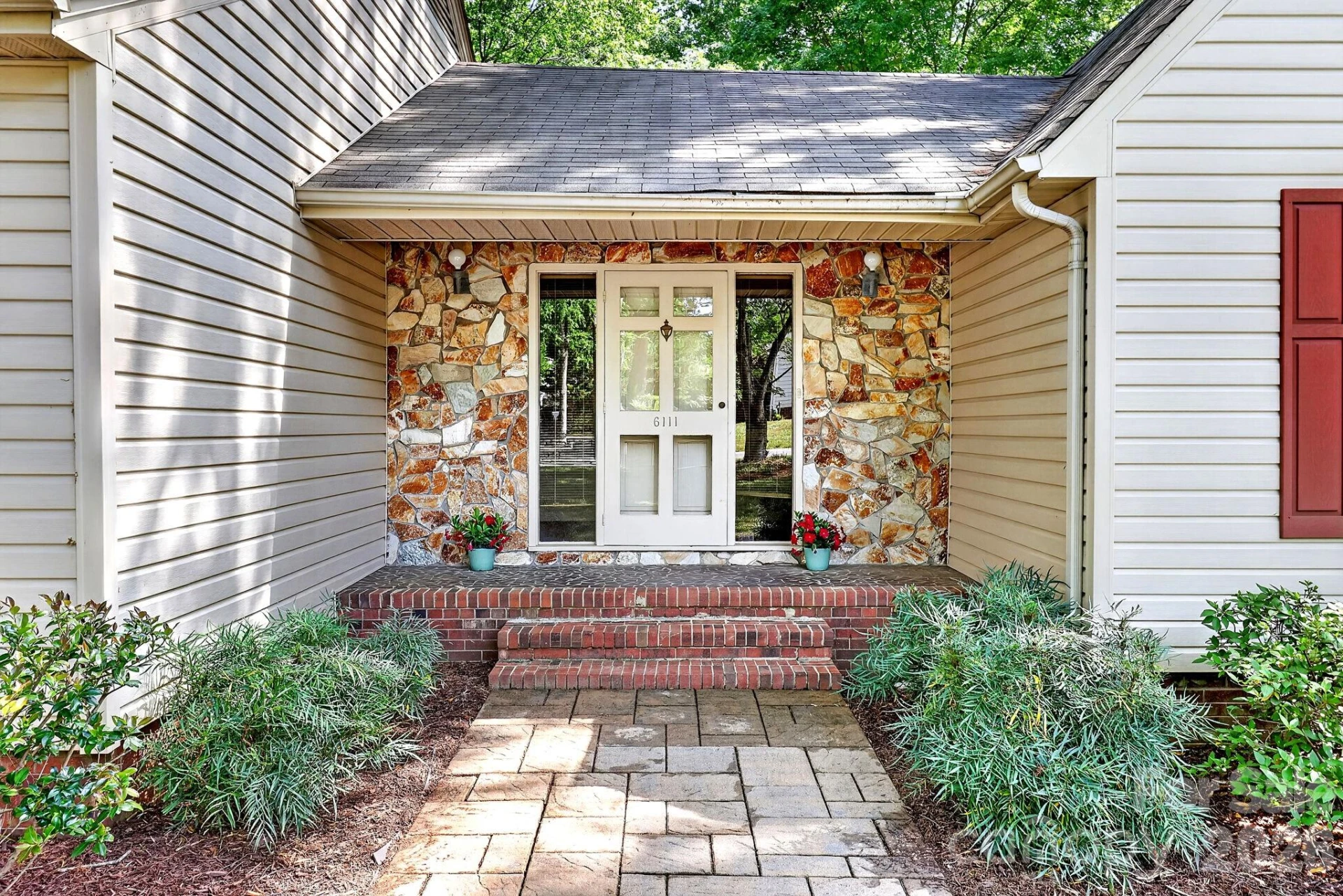 6111 Patrick Place - Photo 4