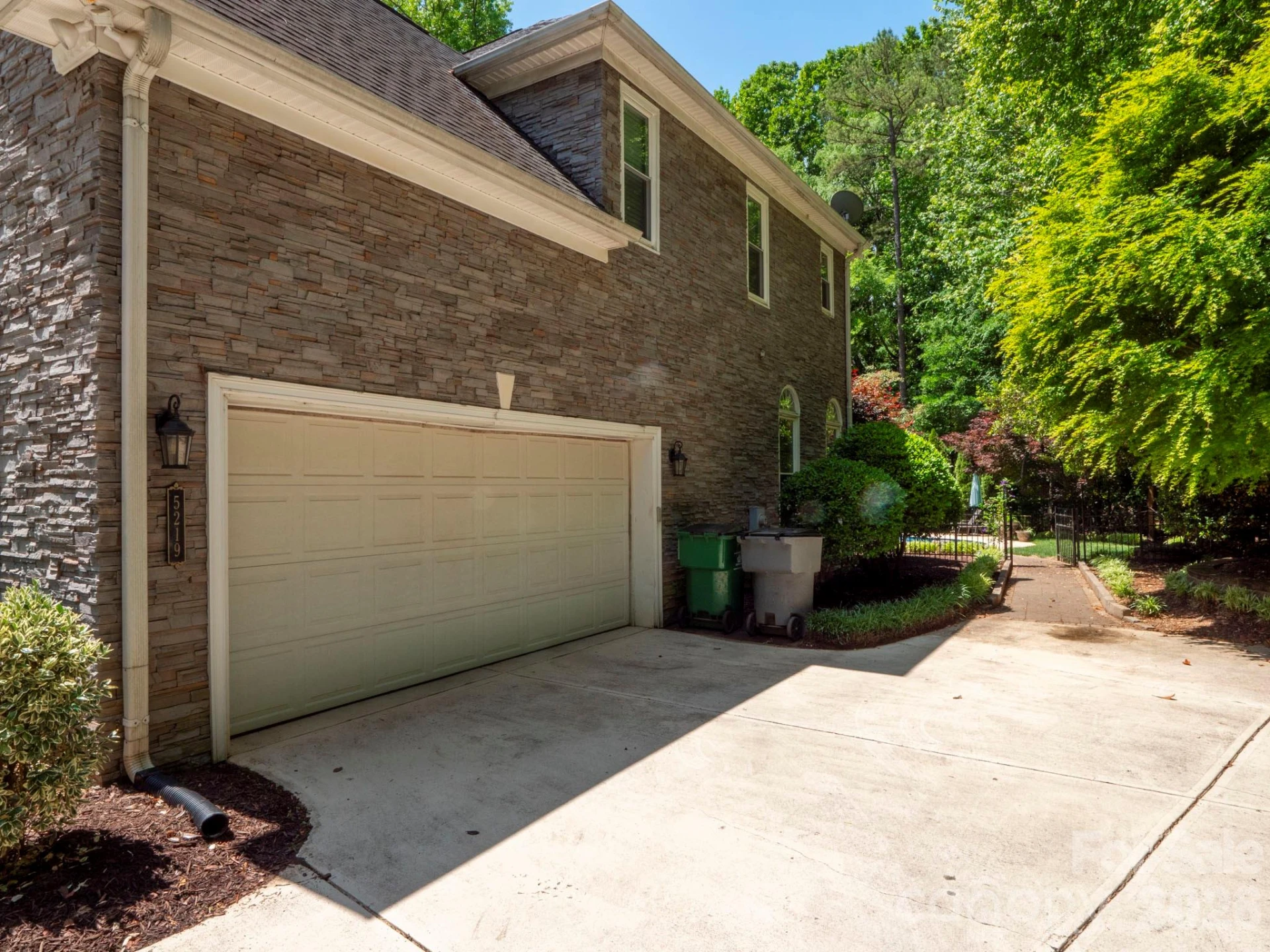 5219 Cadbury Court - Photo 5