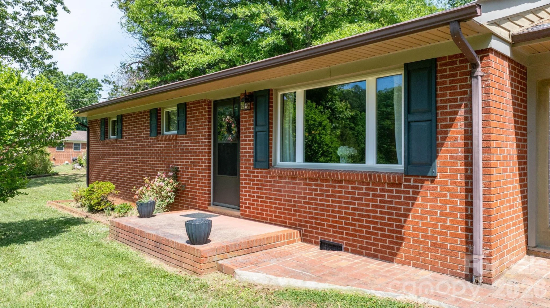 2881 Highline Avenue - Photo 2