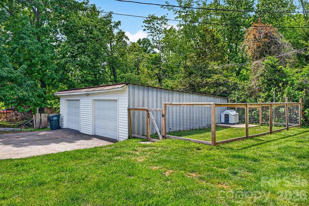 204 Oak Grove Road - Photo 2
