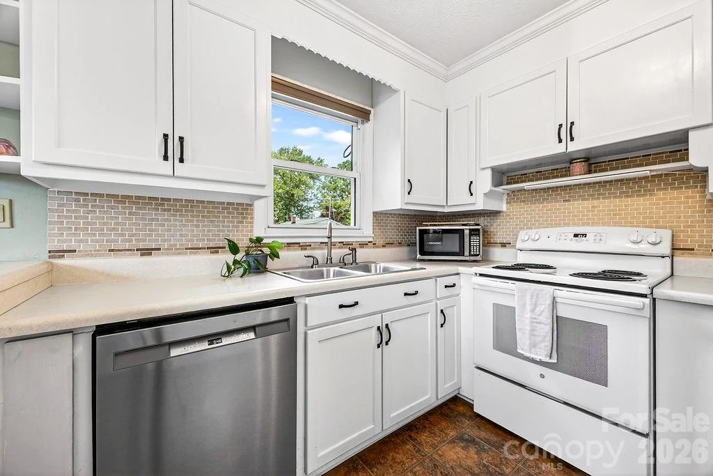 204 Oak Grove Road - Photo 11