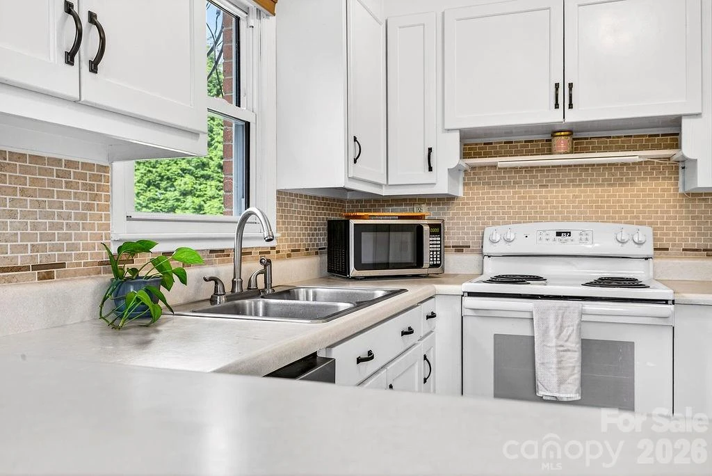 204 Oak Grove Road - Photo 12