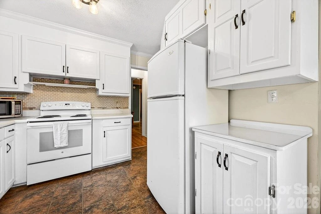 204 Oak Grove Road - Photo 13