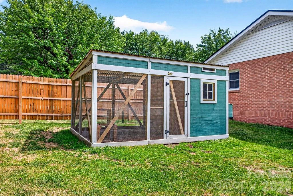 204 Oak Grove Road - Photo 3