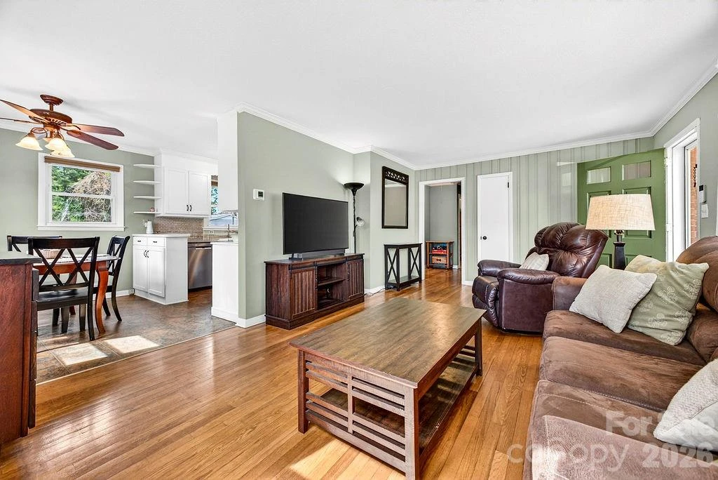204 Oak Grove Road - Photo 4