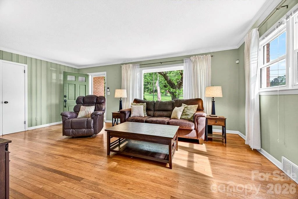 204 Oak Grove Road - Photo 5