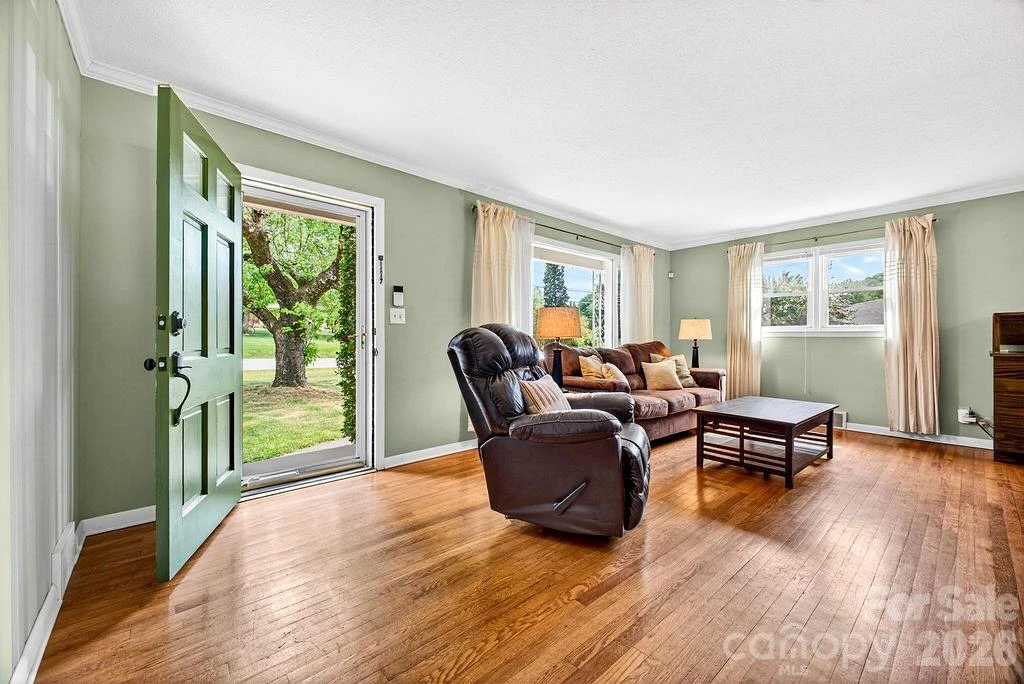 204 Oak Grove Road - Photo 6