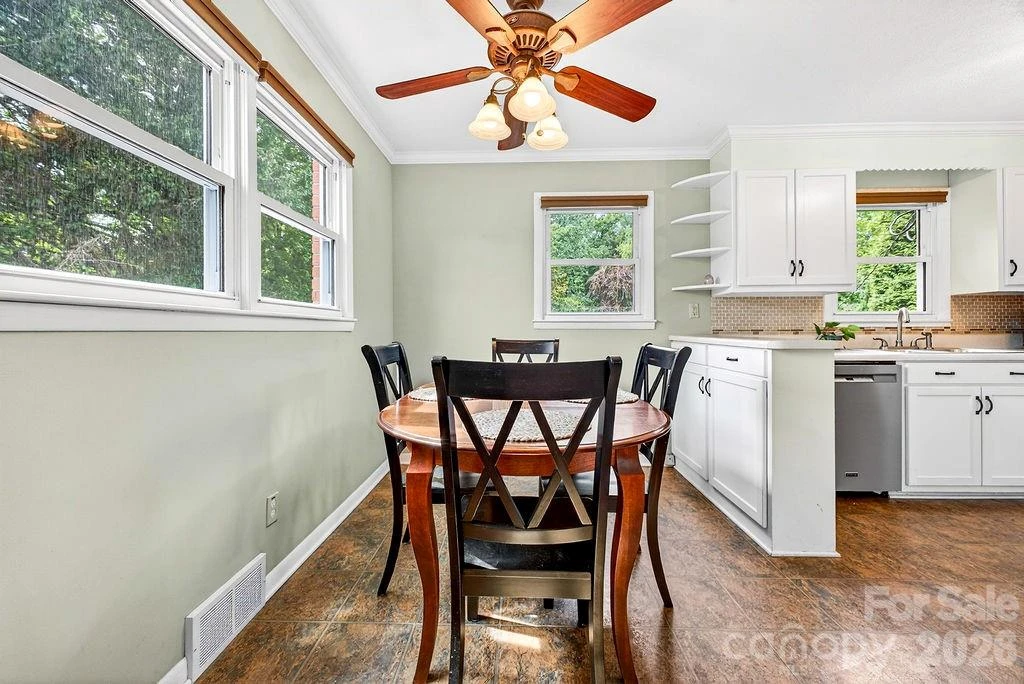 204 Oak Grove Road - Photo 8