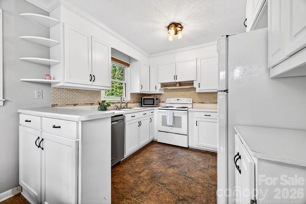 204 Oak Grove Road - Photo 9