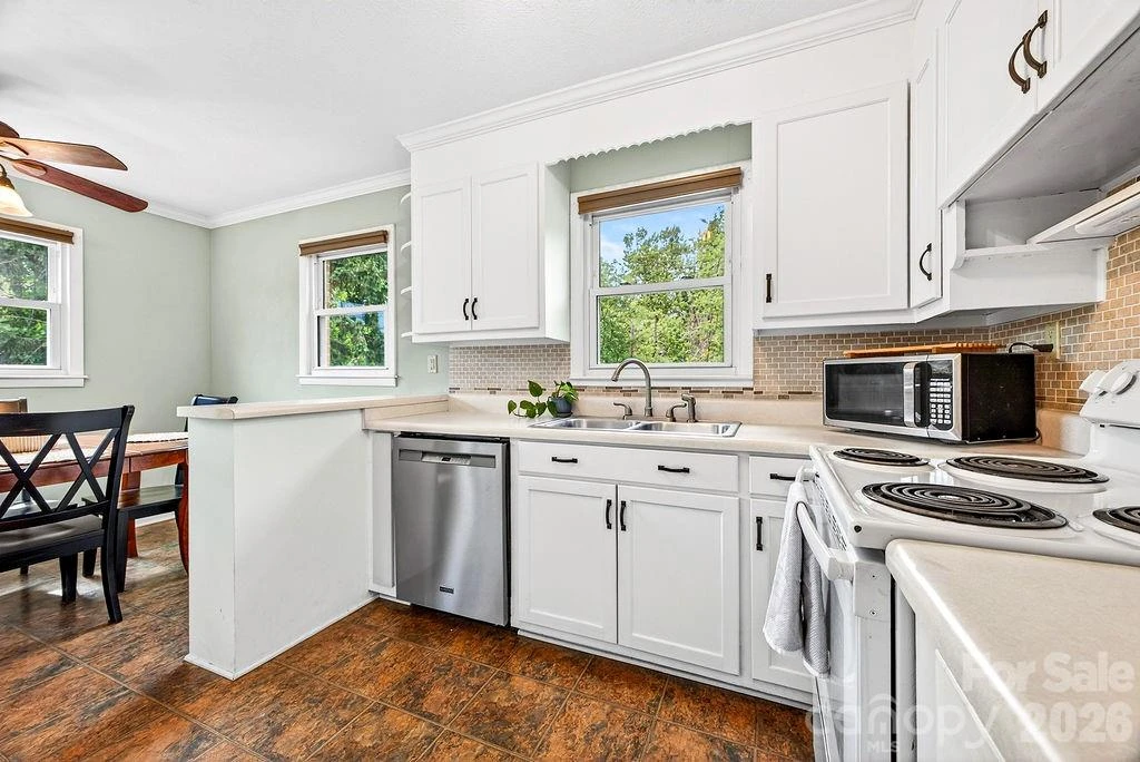 204 Oak Grove Road - Photo 10